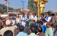 कोंडागांव : सर्व समाज ने जिला मुख्यालय के अम्बेडकर चौक में मनाया संविधान दिवस