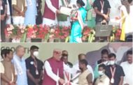 कोंडागांव : मुख्यमंत्री ने जिले के परदेशीन माता स्व-सहायता समूह एवं कृषक अभिमन्यु एवं सीबो का किया सम्मान, चिराग योजना शुभारंभ के अवसर पर कृषकों का मुख्यमंत्री ने किया सम्मान